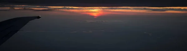 Een Panoramisch Uitzicht Wolken Tijdens Zonsondergang Avond Perfect Voor Achtergronden — Stockfoto