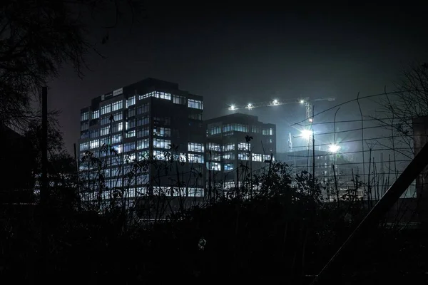 Het Nachtzicht Van Het Bedrijfsgebouw Brno Tsjechië — Stockfoto