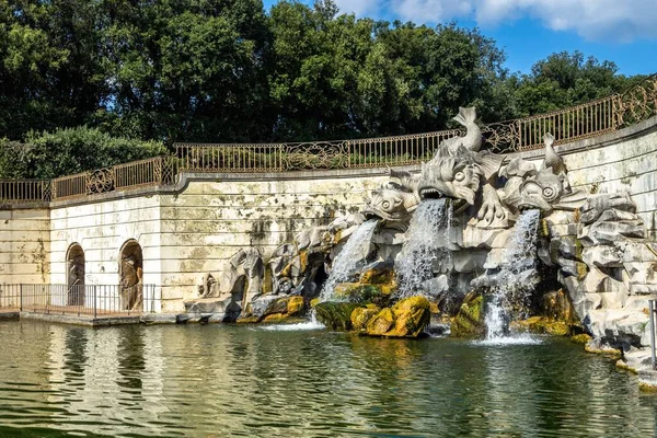 Uno Scatto Della Fontana Dei Tre Delfini Parco Della Reggia — Foto Stock