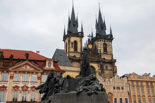 Praga República Checa Noviembre 2019 Monumento Jan Hus Fondo Iglesia — Foto de Stock