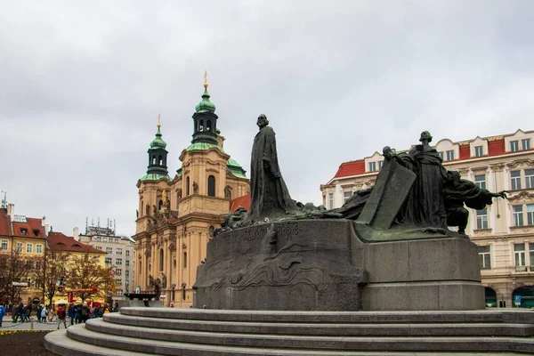 Prague República Checa Novembro 2019 Monumento Jan Hus Fundo Igreja — Fotografia de Stock