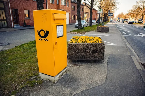 Ааашен Німеччина Березня 2020 Вулиці Аахені Висить Жовта Поштова Скринька — стокове фото