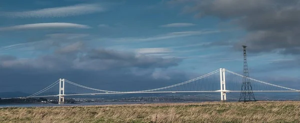 Ένα Όμορφο Τοπίο Της Γέφυρας Severn Κάτω Από Ένα Συννεφιασμένο — Φωτογραφία Αρχείου