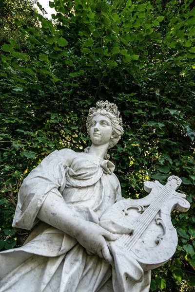 Primo Piano Basso Angolo Una Statua Marmo Nel Parco Della — Foto Stock