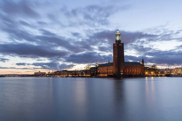 Stockholm Deki Belediye Binasının Nefes Kesici Manzarası Alacakaranlıkta Çekildi — Stok fotoğraf