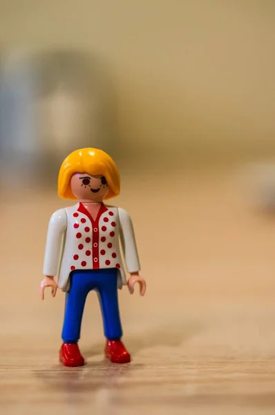 Poznan Polonia Marzo 2020 Figura Mujer Playmobil Plástico Pie Sobre —  Fotos de Stock