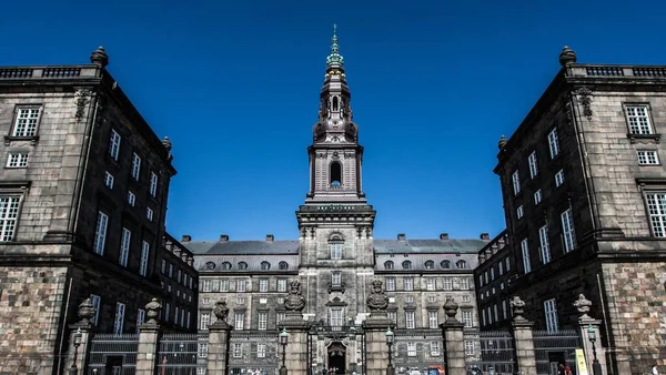 デンマーク議会の中庭クリスチャンボーグ宮殿 — ストック写真