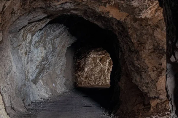 Temný Vyřezávaný Tunel Luan Corbeyrier Švýcarsko — Stock fotografie