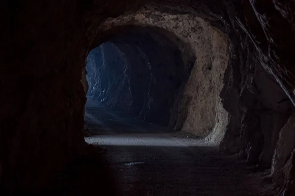 Túnel Esculpido Escuro Luan Corbeyrier Suíça — Fotografia de Stock