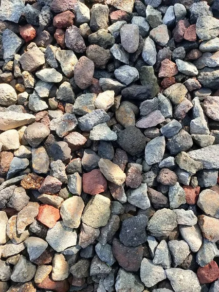 Eine Vertikale Nahaufnahme Bunter Steine Auf Dem Boden Unter Dem — Stockfoto