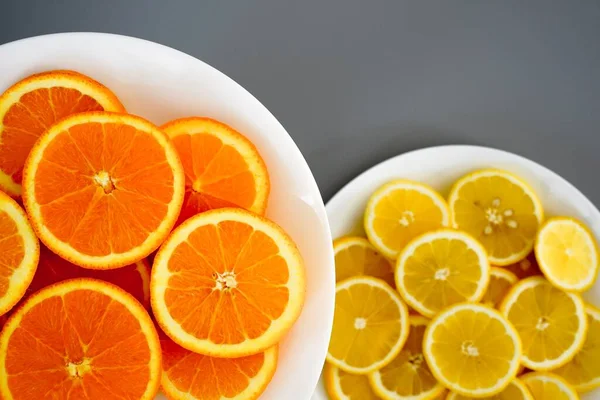 Narancs Sárga Citrom Egy Tányéron Egy Napsütéses Napon Vitamin Bomba — Stock Fotó
