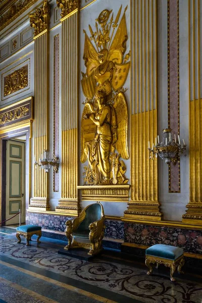 Tiro Vertical Decorações Ouro Nas Paredes Palácio Real Caserta Campania — Fotografia de Stock