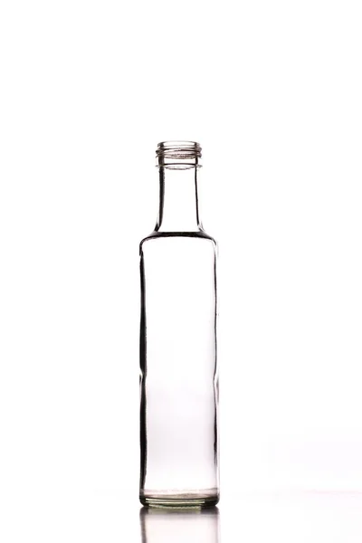 在白色背景上隔离的空玻璃瓶的特写镜头 — 图库照片