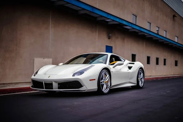 Los Ángeles Estados Unidos Nov 2019 Ferrari Blanco 488 Conduciendo —  Fotos de Stock