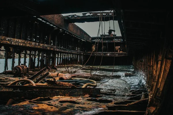 Egy Kísérteties Kép Egy Partra Vetett Hajóroncs Belsejéről — Stock Fotó