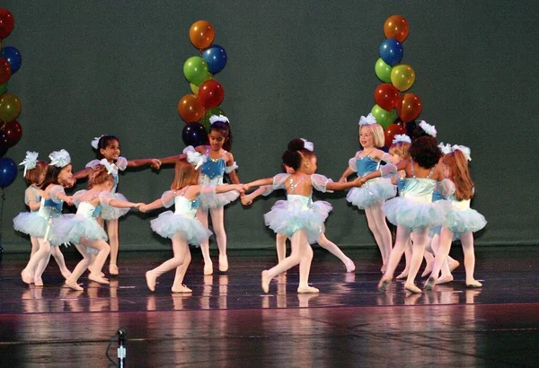 Memphis Stati Uniti Maggio 2006 Giovani Ragazze Esibiscono Recital Danza — Foto Stock