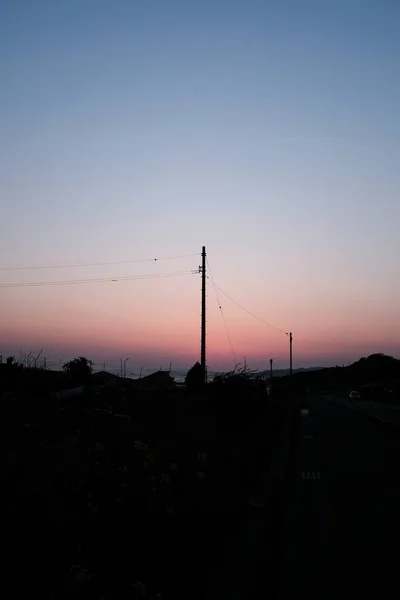 Uma Silhueta Edifícios Abaixo Belo Céu Pôr Sol — Fotografia de Stock