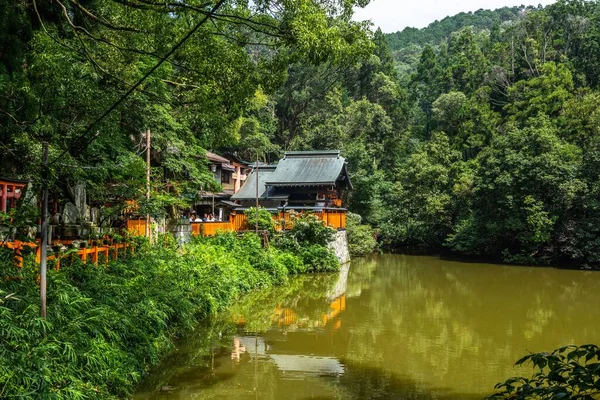 Estanque Shin Ike Kumatakasha Santuario Fushimi Inari Kyoto Japón — Foto de Stock