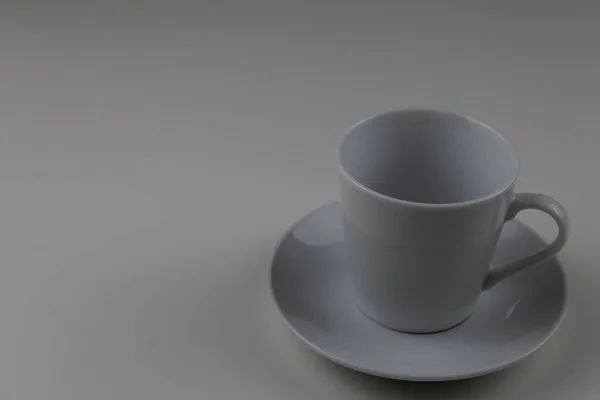 Eine Weiße Tasse Isoliert Auf Weißem Hintergrund — Stockfoto