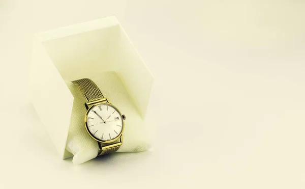 Reloj Oro Vintage Sobre Fondo Beige — Foto de Stock