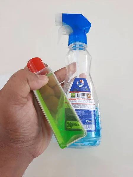 Vertical Shot Person Holding Cleaning Supplies — Stock Photo, Image