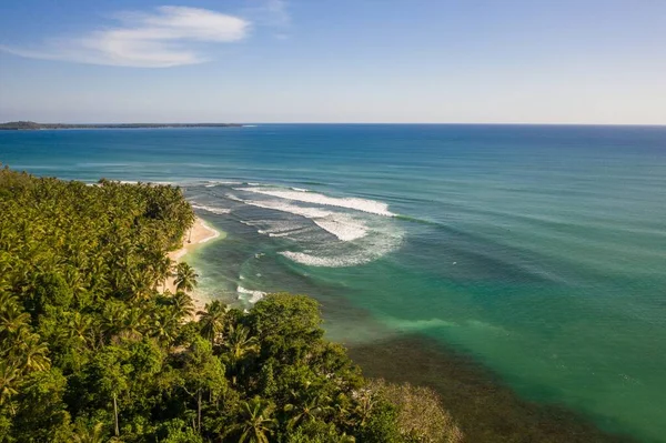 Fascinante Vista Costa Con Arena Blanca Aguas Turquesas Indonesia — Foto de Stock