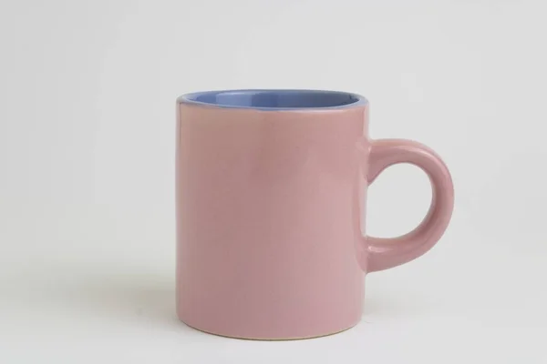 在白色背景上隔离的粉红杯子 — 图库照片
