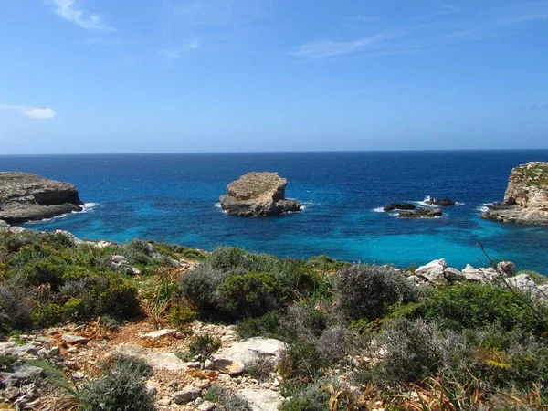 Tiro Ângulo Largo Ilha Comino Malta Sob Céu Azul — Fotografia de Stock