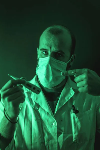Vertical Shot Young Man Doctor Wearing Face Mask Pointing Thermometer — Stock fotografie