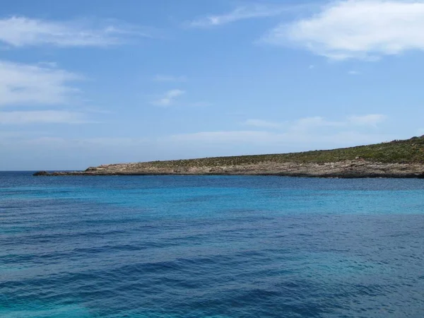 Die Küste Von Comino Malta Unter Blauem Himmel — Stockfoto