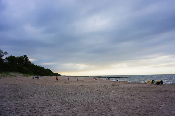 Sianozety Poland Jul 2015 Nästan Tom Strand Med Personer Närheten — Stockfoto