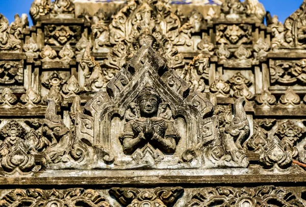 Uma Estátua Religiosa Com Diferentes Padrões Laos Ásia — Fotografia de Stock