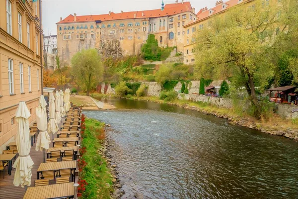 Belo Rio Alinhado Com Edifícios Restaurantes Cidade Cesky Krumlov República — Fotografia de Stock