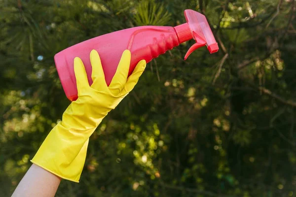 Female Yellow Gloves Holding Plastic Cleaning Spray Bottle Plastic Pollution — Stock Photo, Image