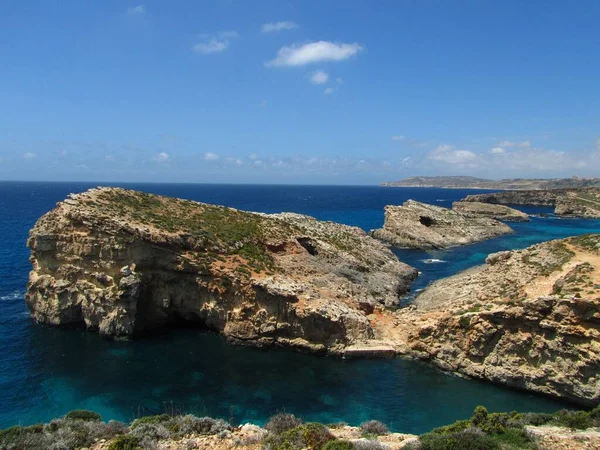 Die Felsen Der Küste Von Comino Malta Umgeben Von Wasser — Stockfoto