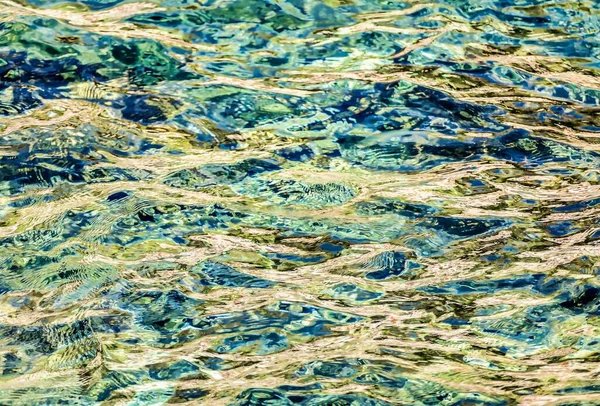 Όμορφα Κύματα Στην Επιφάνεια Της Θάλασσας Που Αιχμαλωτίστηκαν Στην Επαρχία — Φωτογραφία Αρχείου