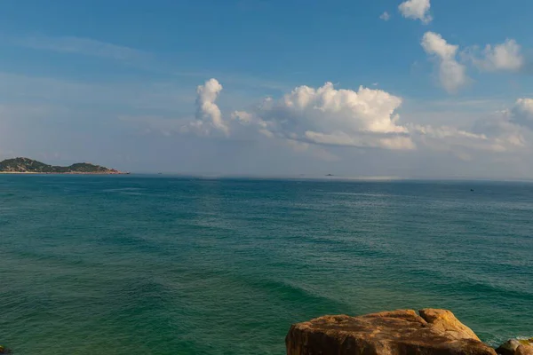 Une Mer Sous Ciel Nuageux Bleu Vietnam — Photo