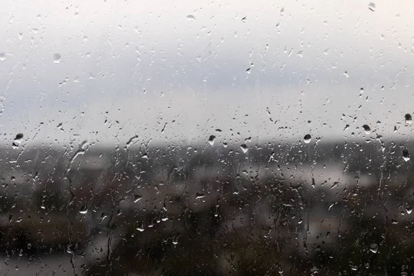 Primo Piano Una Finestra Giorno Buio Piovoso Gocce Pioggia Che — Foto Stock