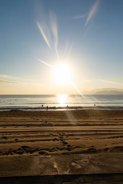 Μια Κάθετη Βολή Της Ακτής Παραλία Τον Ήλιο Λάμπει Στο — Φωτογραφία Αρχείου