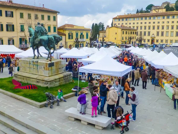 Италия Италия Апреля 2018 Года Люди Улице Фьезоле Вилла Тоскана — стоковое фото