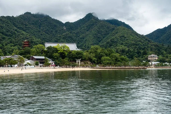 Una Vista Isla Itsukushima Miyajima Costa Situada Noroeste Bahía Hiroshima — Foto de Stock