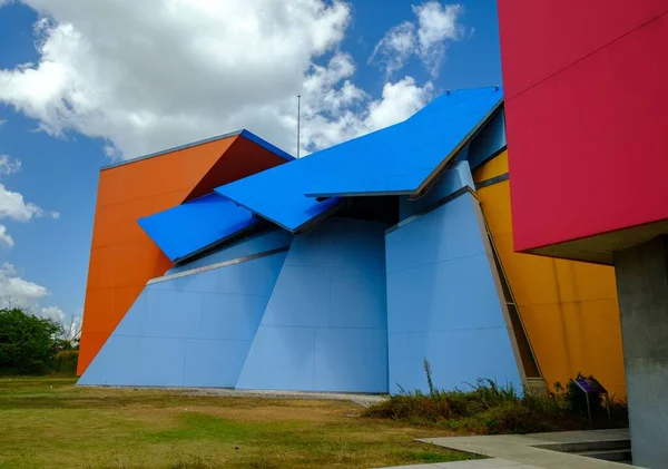 Närbild Biomuseo Solljuset Och Blå Himmel Dagtid Panama — Stockfoto