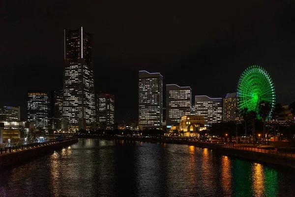 Yokohama Minato Mirai Kerület Éjszakai Kilátója Cosmo Clock Óriáskerékkel Zölddel — Stock Fotó