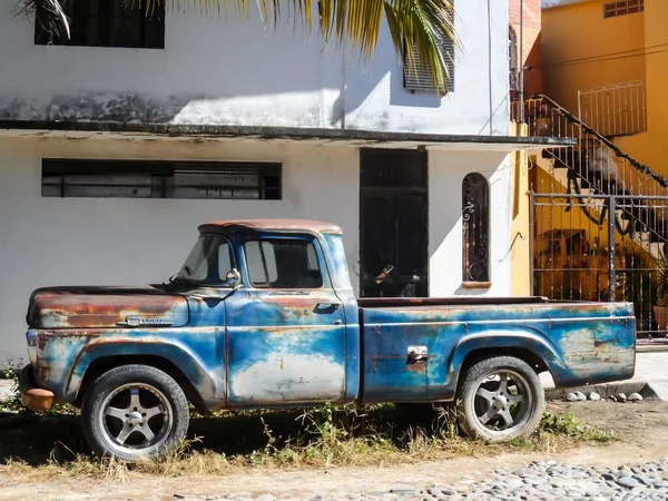Puerto Vallarta Mexico Jan 2020 Een Roestige Oude Blauwe Pick — Stockfoto