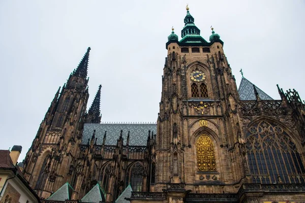 Uma Foto Baixo Ângulo Catedral Metropolitana Santos Vito Praga — Fotografia de Stock