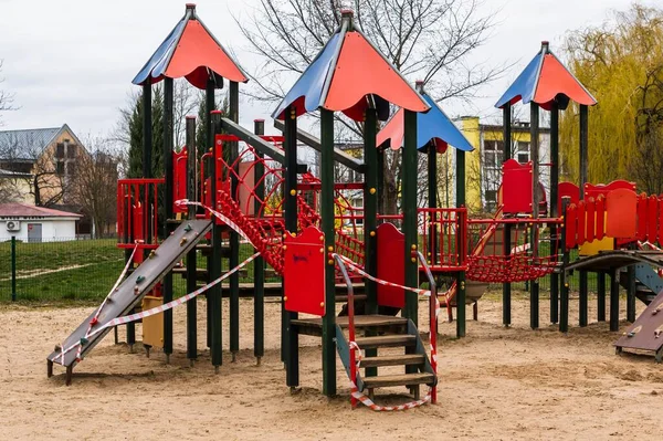 Poznan Polónia Abril 2020 Equipamento Bloqueado Com Fita Segurança Playground — Fotografia de Stock