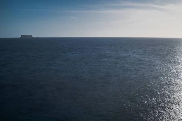 Der Faszinierende Blick Auf Das Ruhige Meer Bei Ghar Lapsi — Stockfoto