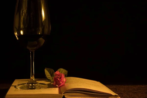 Glass Red Wine Books Black Background — Stock Photo, Image