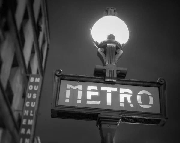 Eine Flache Aufnahme Einer Metrobeschilderung Der Metrostation Paris Frankreich — Stockfoto