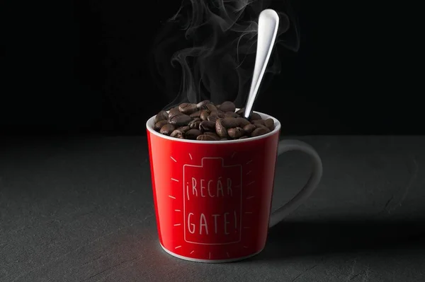 Closeup Selective Focus Shot Red Mug Filled Coffee Beans — Stock Photo, Image